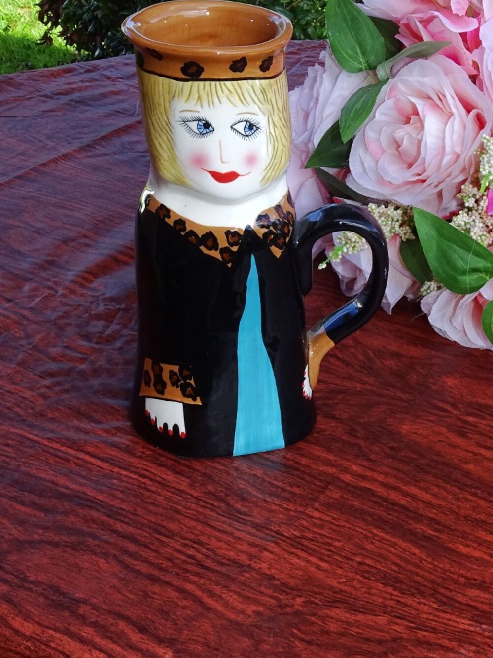 Susan Paley adorable "Lucy Latte" coffee mug 7" tall